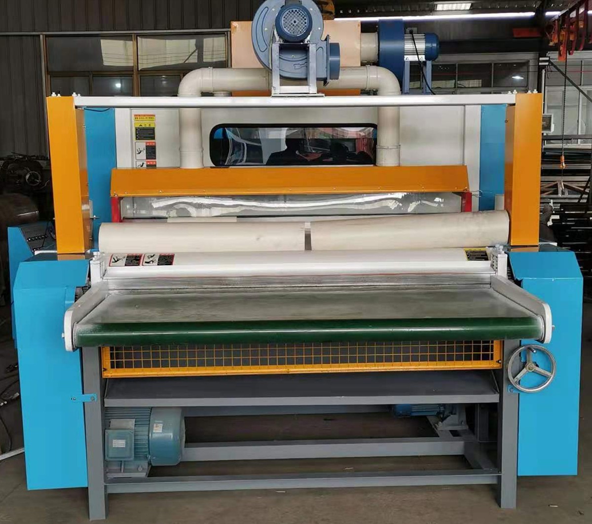 如何完成蓋板梳理機(jī)的除雜工作?